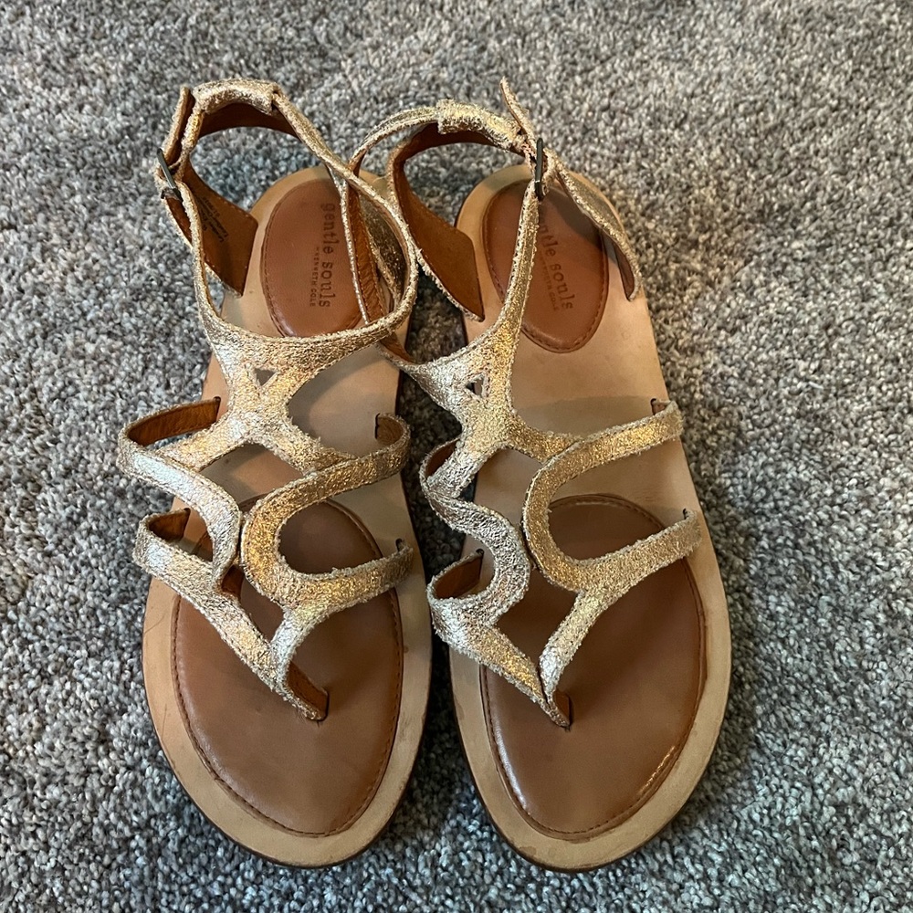 Gentle souls by Kenneth Cole Sandles NWOT